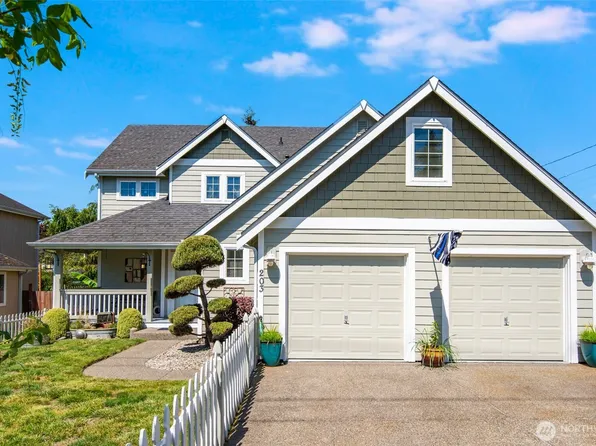 203 3rd Street NE, Yelm, WA 98597