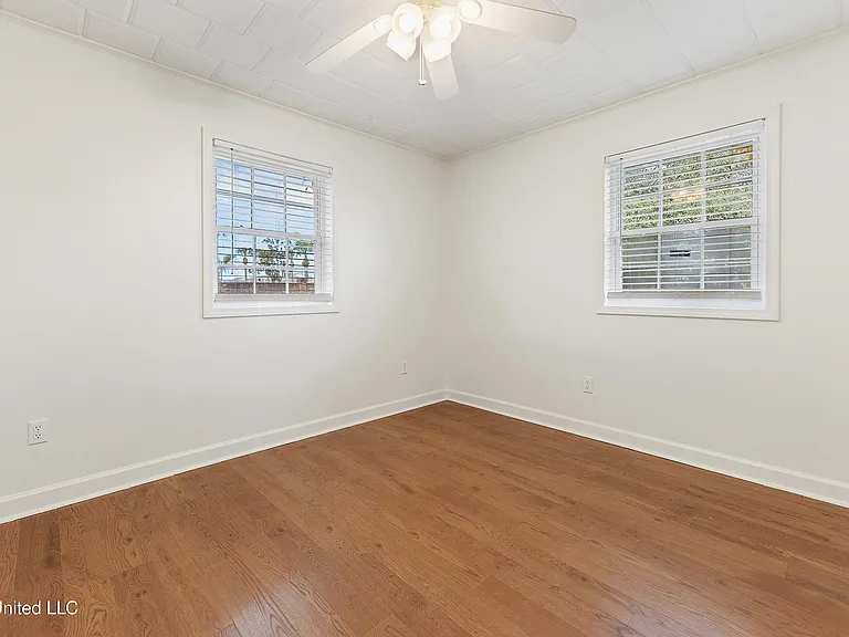 633 Keller St — Photo 11
