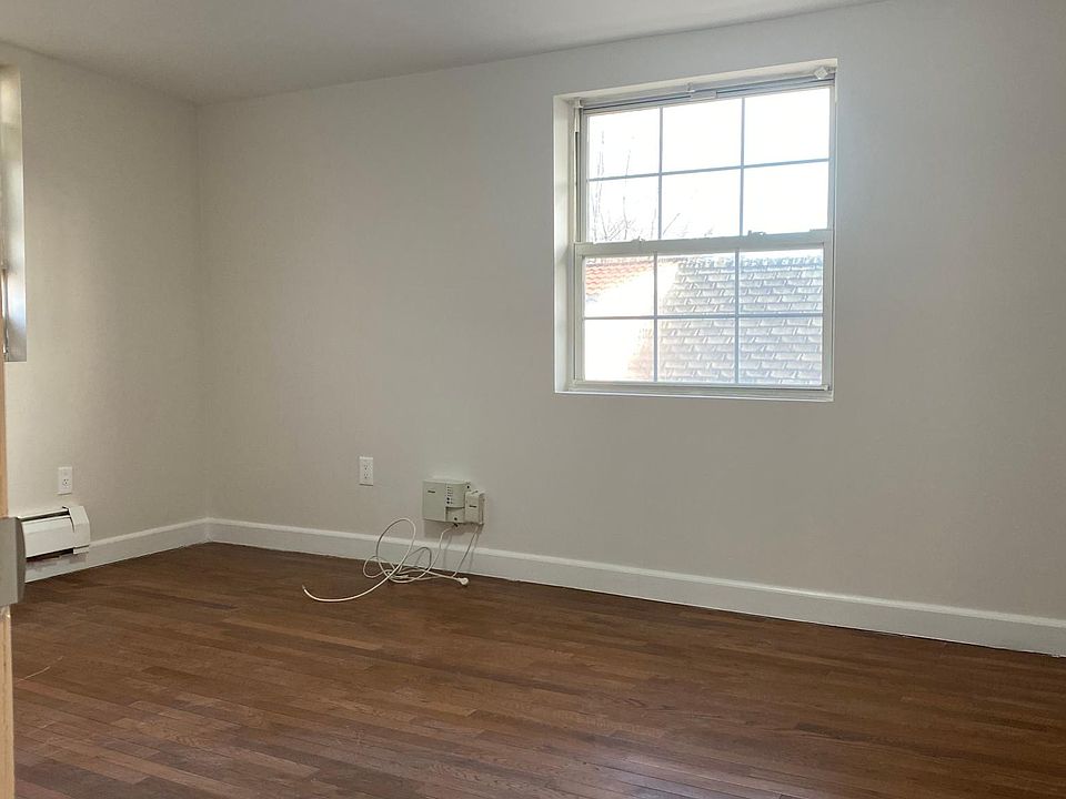 1st image of 858 Swinton Ave #2