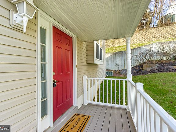 4th image of 7 Linda Ln