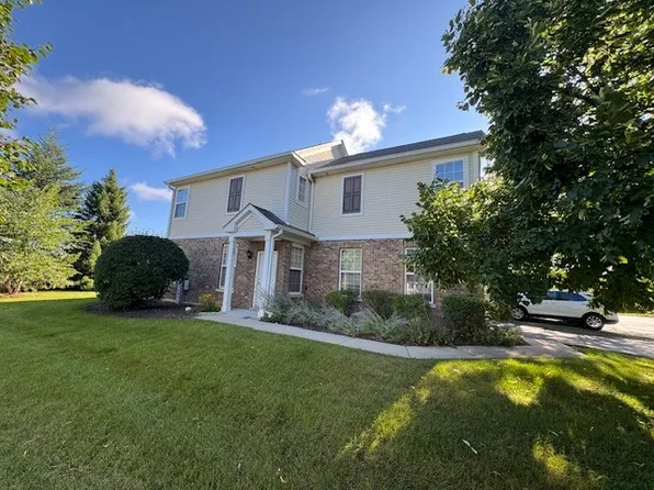 1401 Millbrook Dr, Algonquin, IL 60102