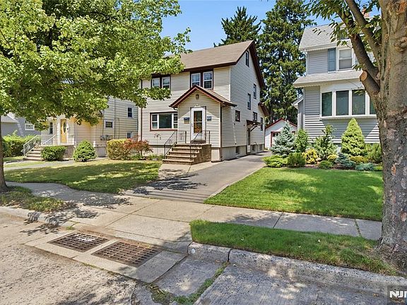 5th image of 611 Maple Ave