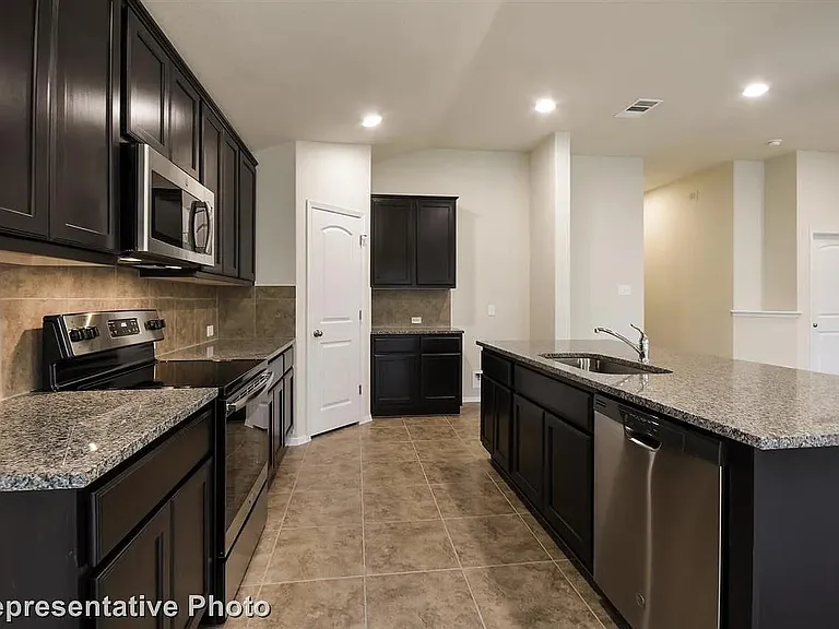 21101 Winslow Cv — Photo 13
