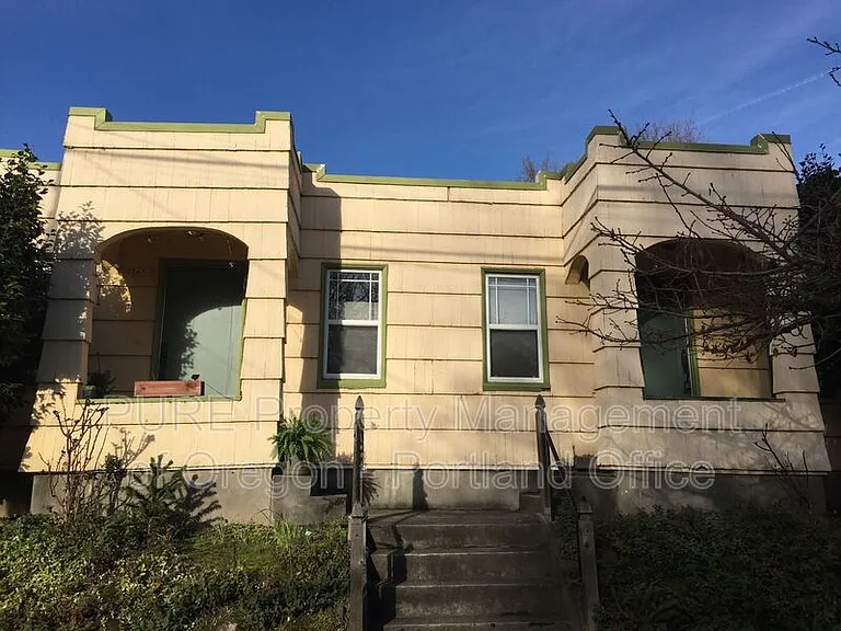 2411 SE Madison St — Photo 1