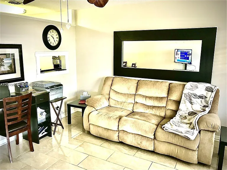 900 SW 11th Ave #17C — Photo 7
