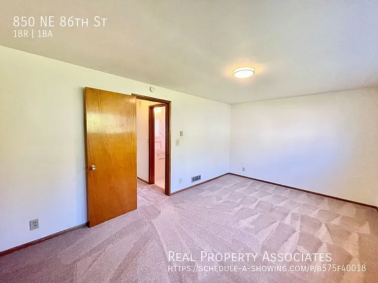 850 NE 86th St — Photo 14