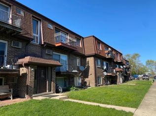 10473 Dearlove Rd APT 5, Glenview, IL 60025