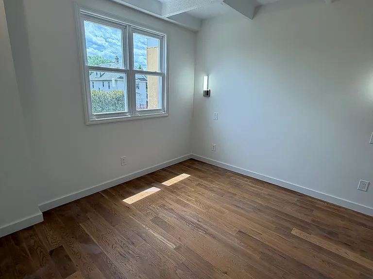 100 Chestnut St #6 — Photo 4