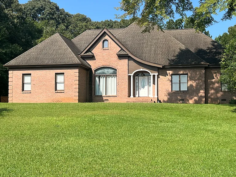 1521 Highway 74 S — Photo 2