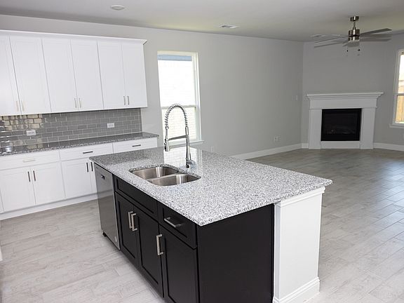 5th image of 525 Magellan Rd