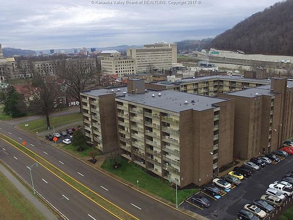 2nd image of 2106 Kanawha Blvd E