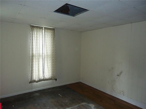 3rd image of 218 W Jackson St