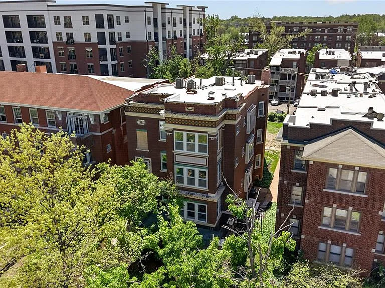 5572 Waterman Blvd #1W — Photo 33