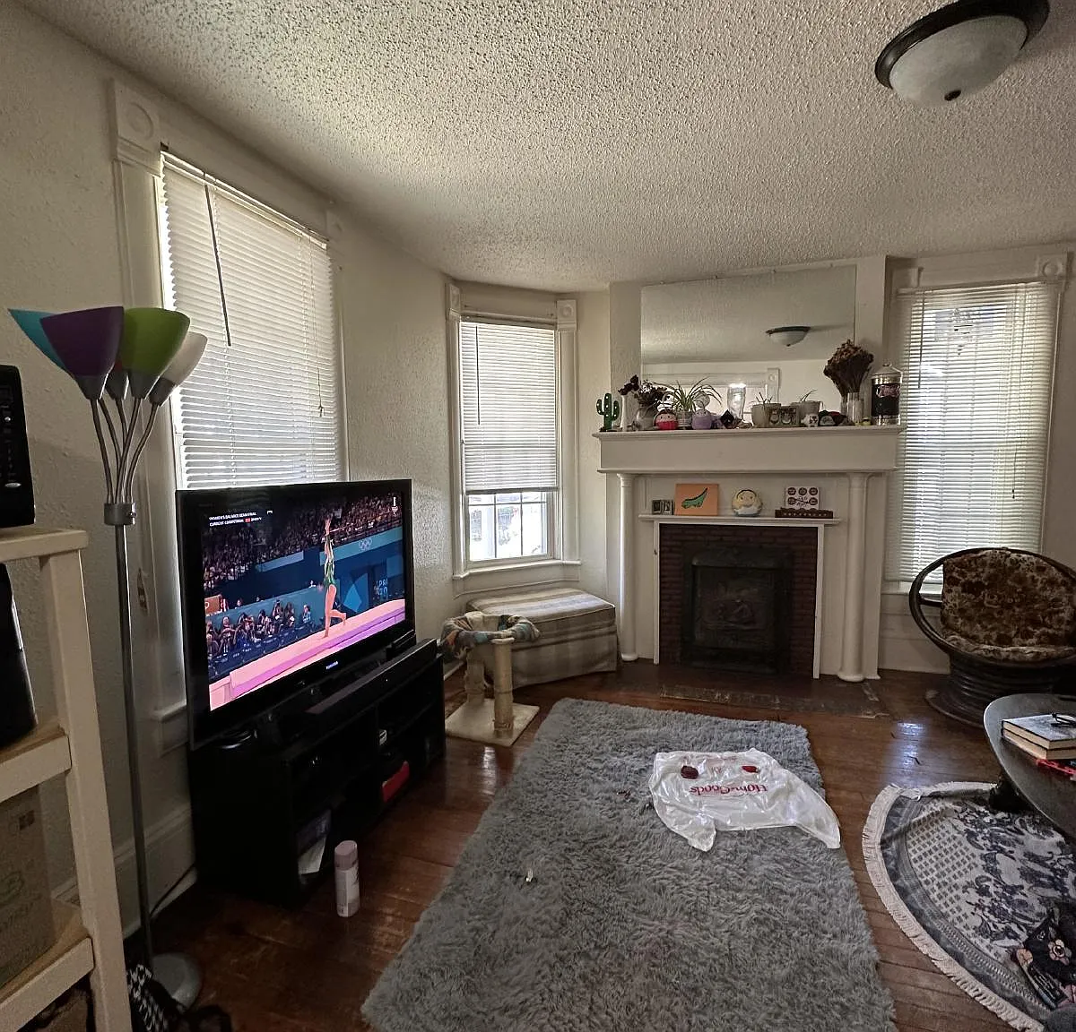 4 bed, 1.0 bath, 1258 sqft, $450 — Photo 2