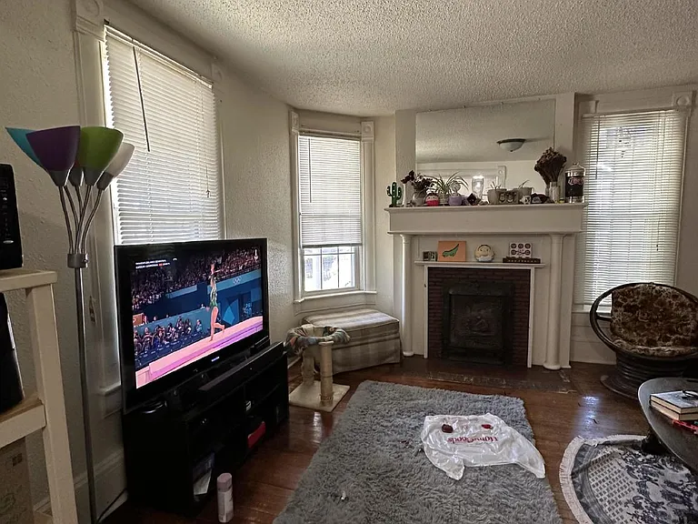 147 Newton St — Photo 2