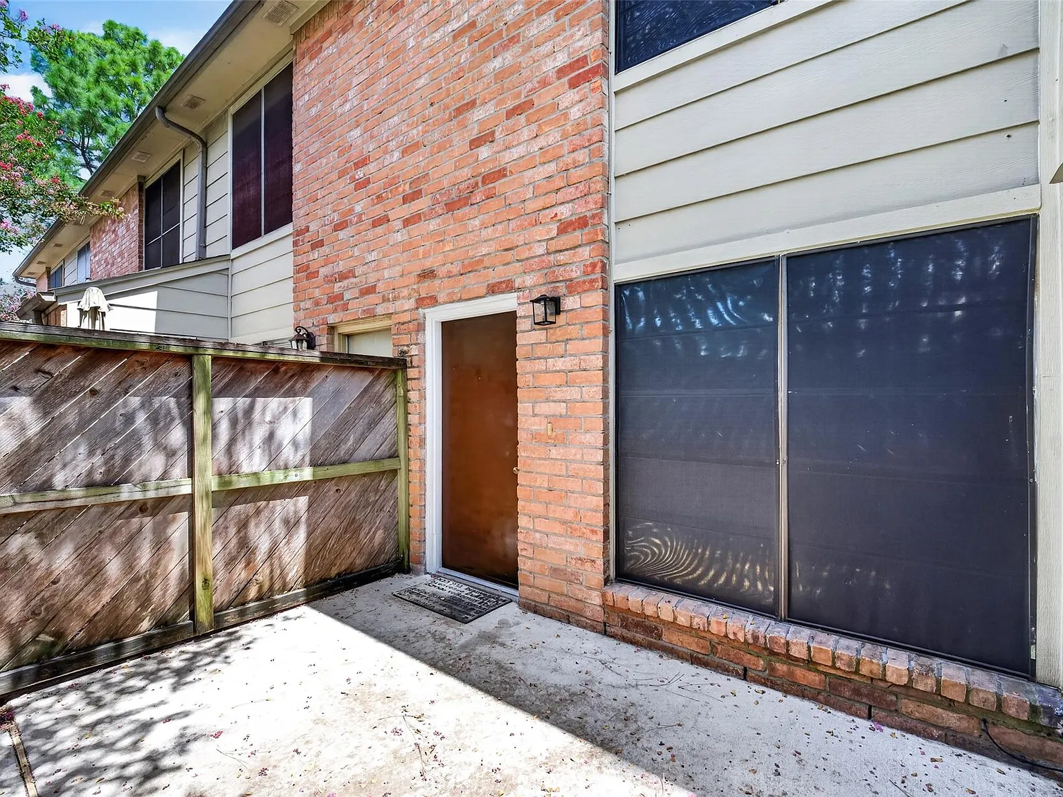 1 bed, 1.5 bath, $1,250 — Photo 2