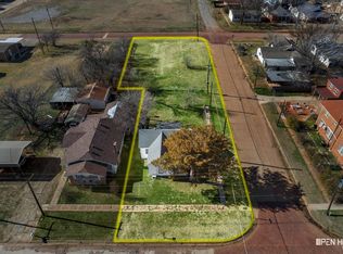 621 N Main St, Electra, TX 76360