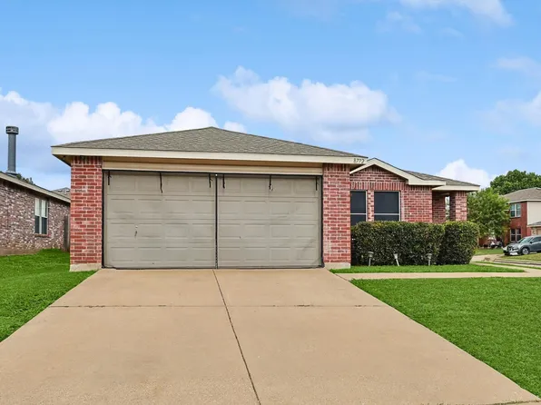 8772 Garden Springs Dr, Fort Worth, TX 76123