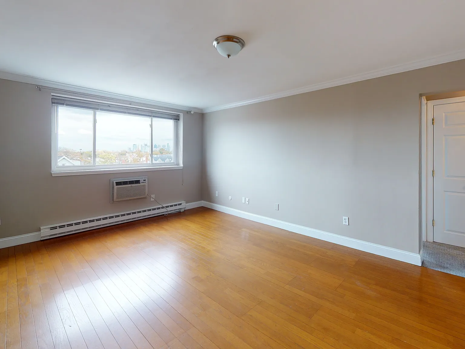 2 bed, 700 sqft, $2,995 — Photo 3