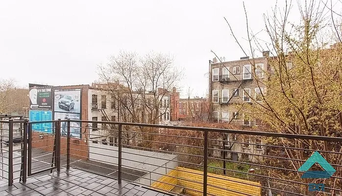 Rented by EXR | media 24