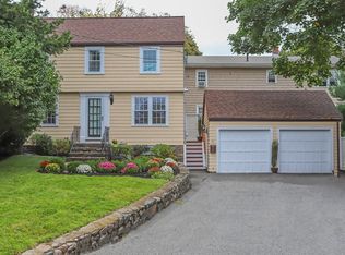 86 Pleasant St, Marblehead, MA 01945