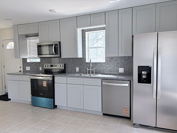 3rd image of 9039 Elroy Rd