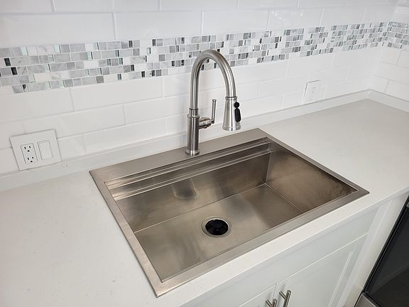 3rd image of 613 Fanshaw Way