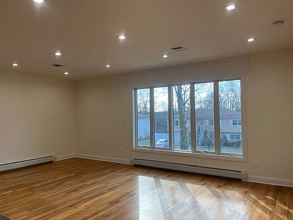 4th image of 133 N Railroad St #B