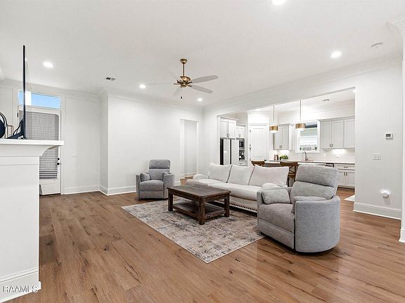 5th image of 202 Golden Cypress Dr