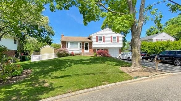 1st image of 24 N Hill Dr