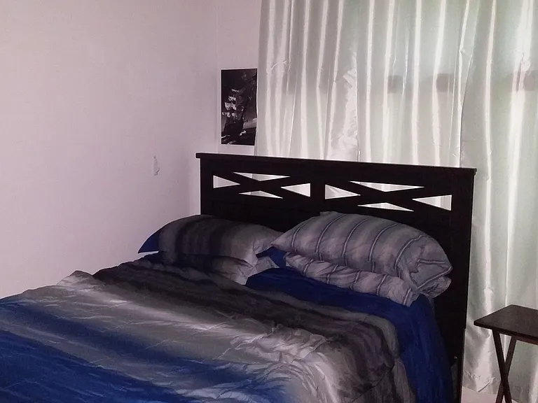 Bedroom queen size bed