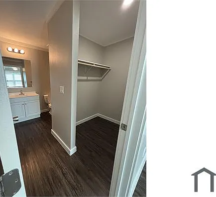 3226 Elgin St — Photo 5