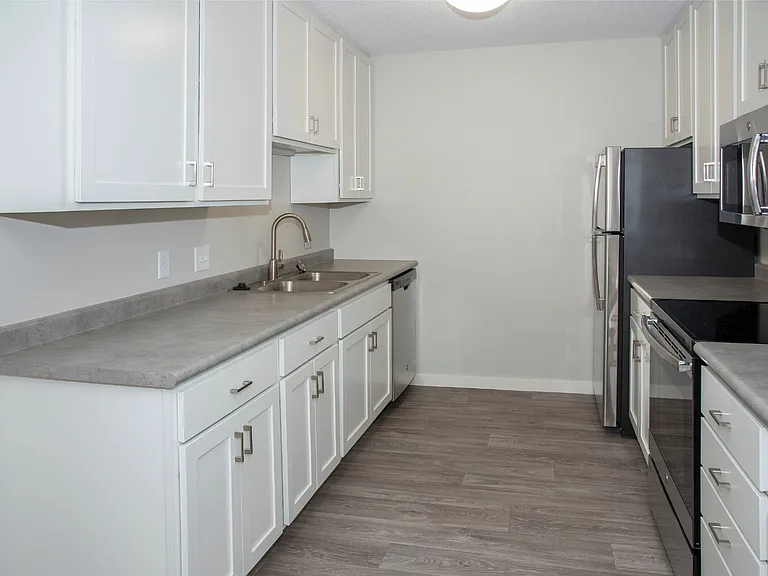 Southwind Apartments — Photo 16