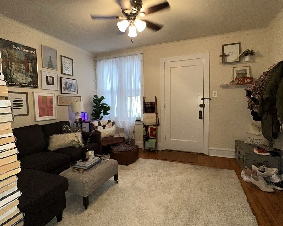 1st image of 4833 N Hoyne Ave APT 2B