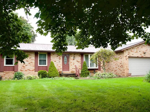 3821 Apache St NW, Uniontown, OH 44685