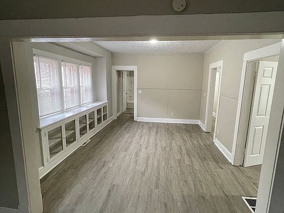 4th image of 1207 N Kealing Ave