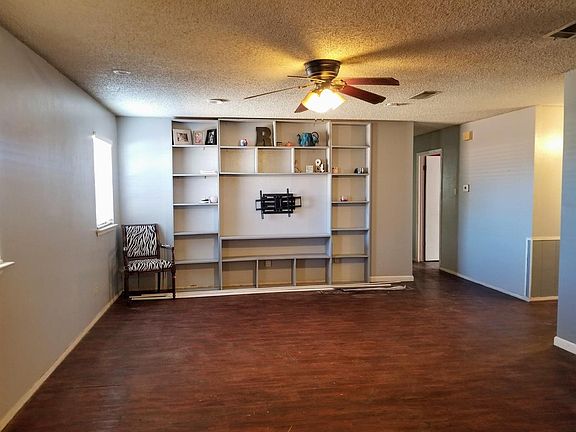 2nd image of 309 Pecan St