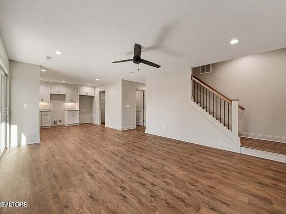 2nd image of 7545 Ridge Hollow Way