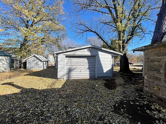 3rd image of 206 W Carr Ave #204 & 208