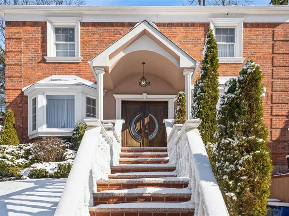 80-85 Chevy Chase Street, Jamaica Estates, NY 11432