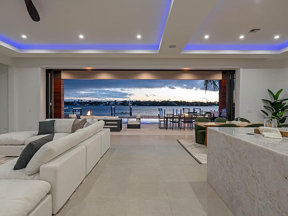 4th image of 819 N Atlantic Dr