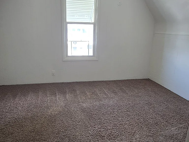 224 Catherine St — Photo 25