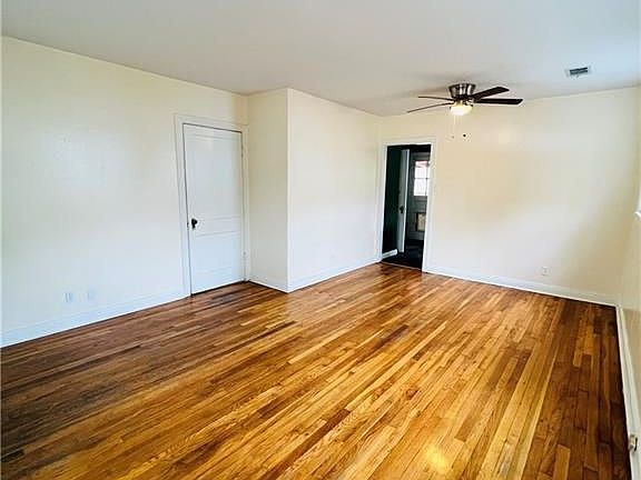 3rd image of 5410 Roosevelt Ave