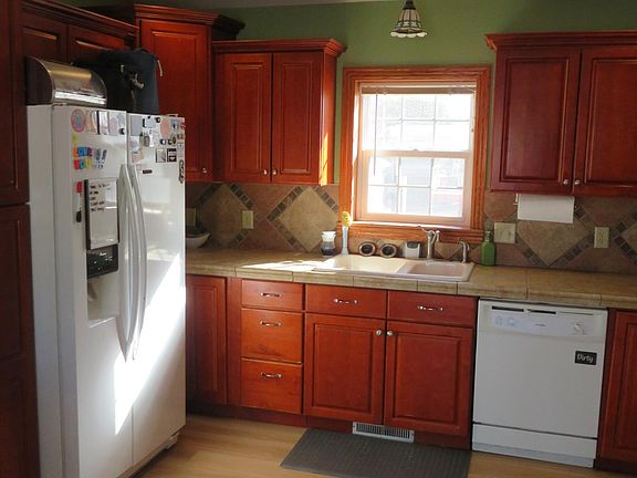 4th image of 615 Chippewa St