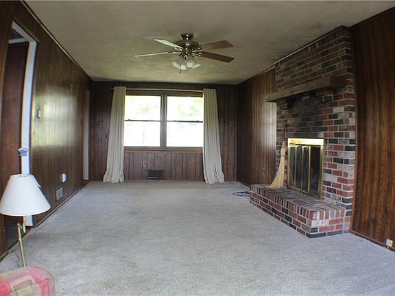 3rd image of 2075 Alberta Dr