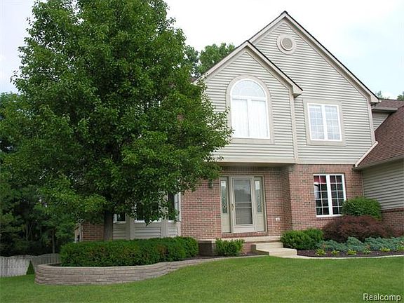2nd image of 229 Columbia Dr