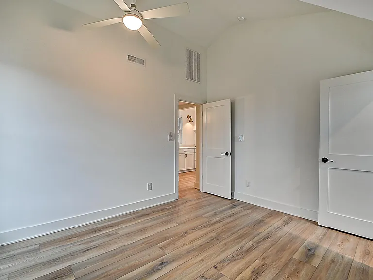1220 E 9th St — Photo 17