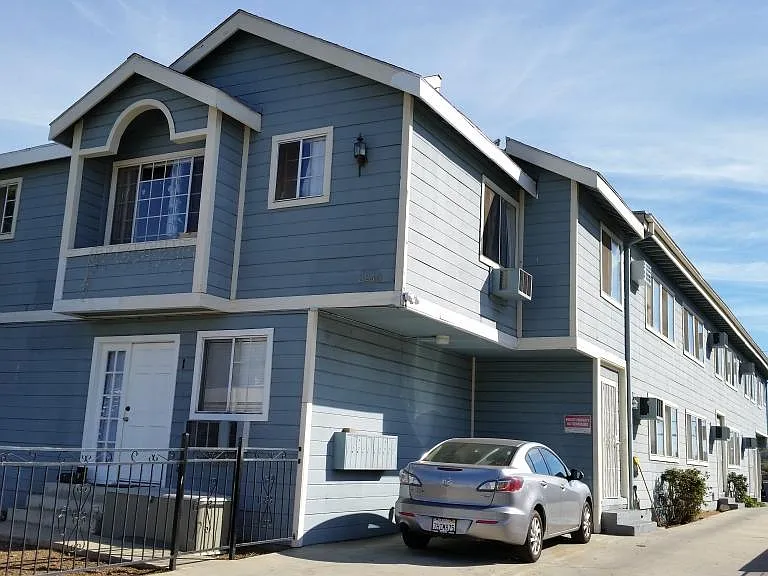 3240 Chapman St #8 — Photo 1