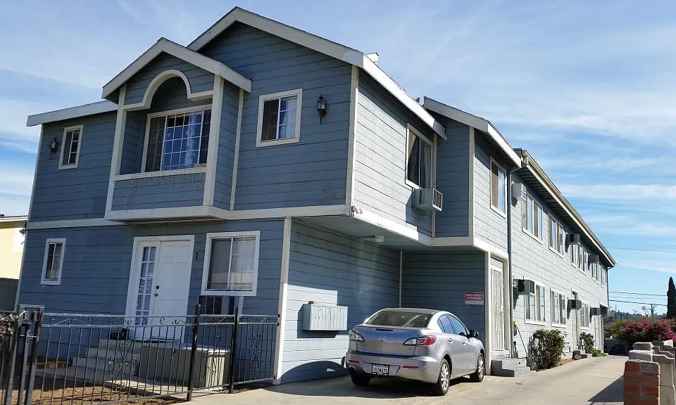 3240 Chapman St #8