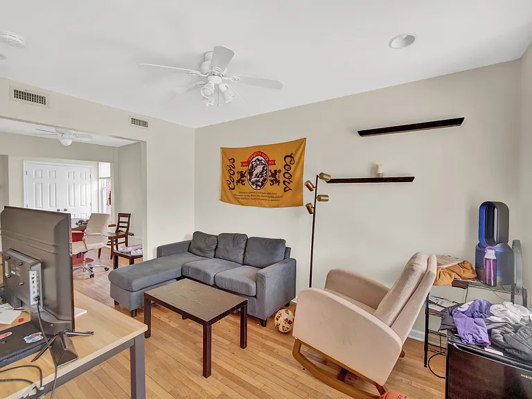 919 Foster St — Photo 17